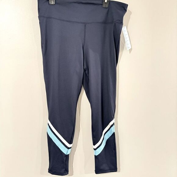 ID Ideology Plus Size Striped Side Pocket 7/8
Leggings, 1X pants - Picture 3 of 7